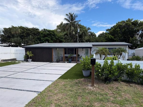 310 NE 12th Ave, Pompano Beach FL 33060