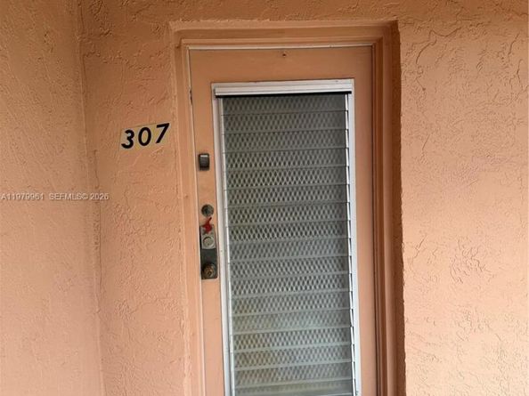 2841 Somerset Dr 307, Lauderdale Lakes FL 33311