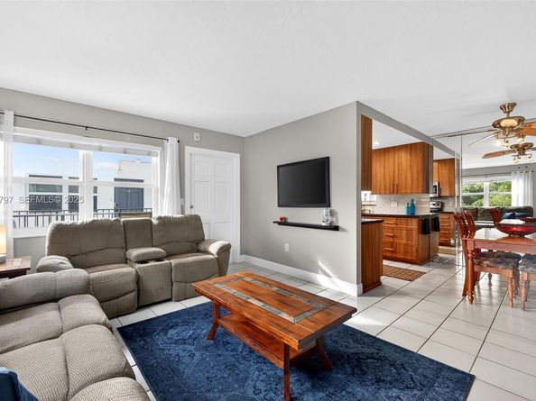 415 NE 2nd St 224, Hallandale Beach FL 33009