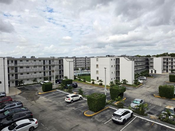 14155 SW 87th St E202, Miami FL 33183