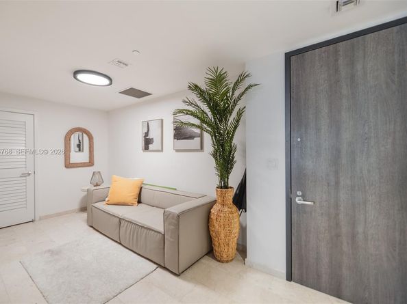 88 SW 7th St 2204, Miami FL 33130