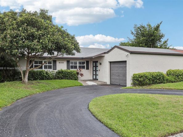 9360 NW 33rd Mnr, Sunrise FL 33351