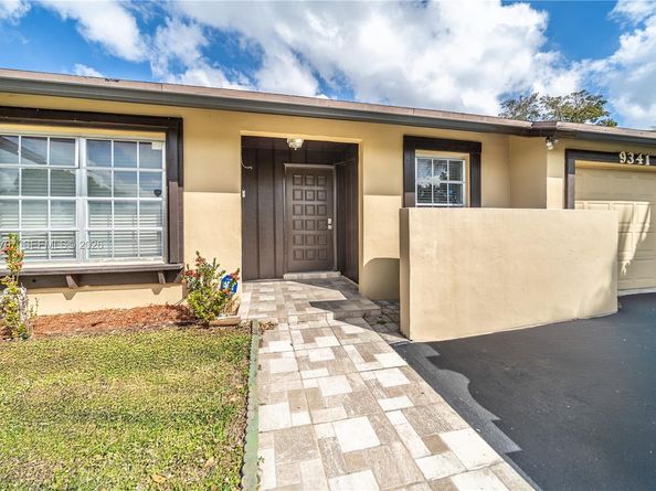 9341 E Fern Ln, Miramar FL 33025