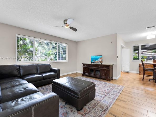 1532 NE 39th St, Oakland Park FL 33334