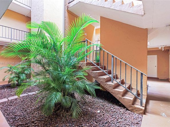 9423 SW 76th St W21, Miami FL 33173
