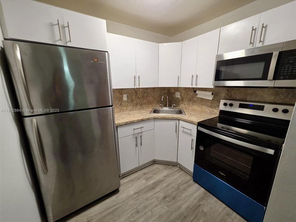 8321 NW 7th St 1108, Miami FL 33126