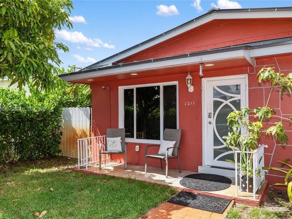 1211 NW 179th St, Miami Gardens FL 33169