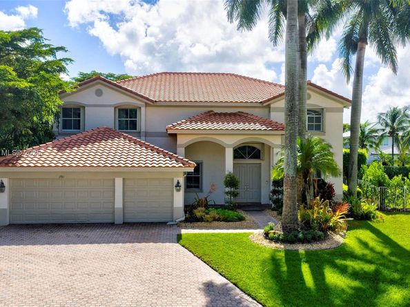 1781 Harbor Pointe Cir, Weston FL 33327