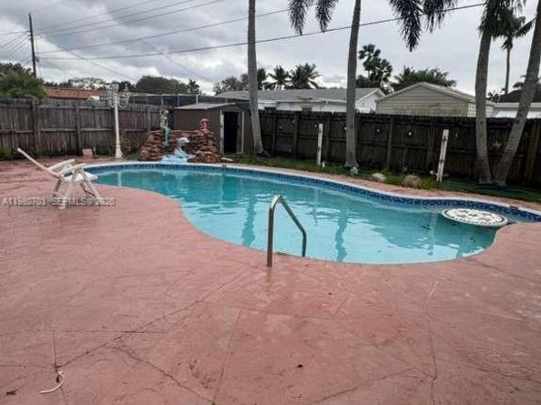 4390 NW 4th Ct, Coconut Creek FL 33066