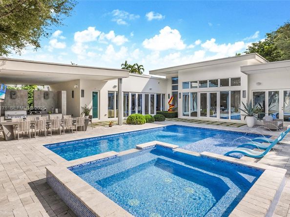 137 W Shore Dr W, Miami FL 33133