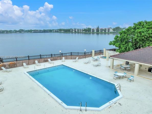 110 Lake Emerald Dr 404, Oakland Park FL 33309