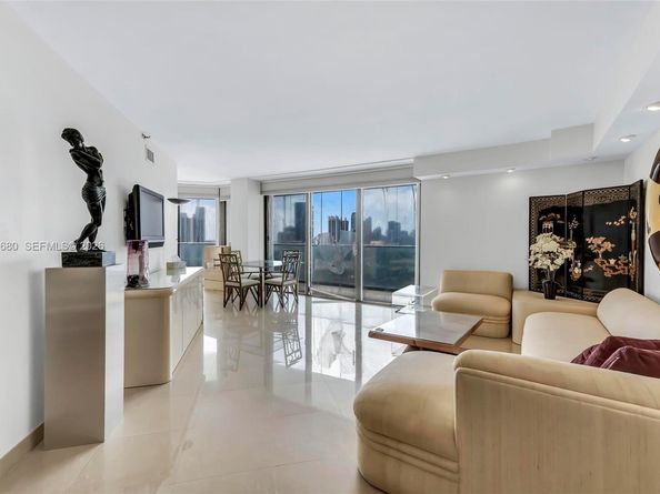 19707 Turnberry Way 22G, Aventura FL 33180