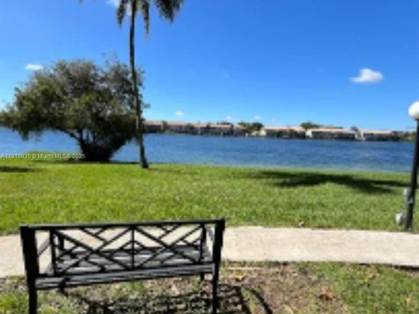 830 NE 199th St 102A, Miami FL 33179