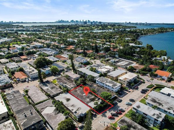 810 82nd St, Miami Beach FL 33141