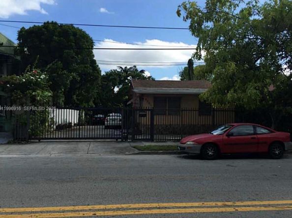 2528 SW 16th St, Miami FL 33145