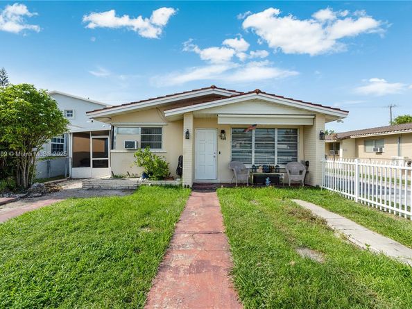 9311 SW 37th St, Miami FL 33165