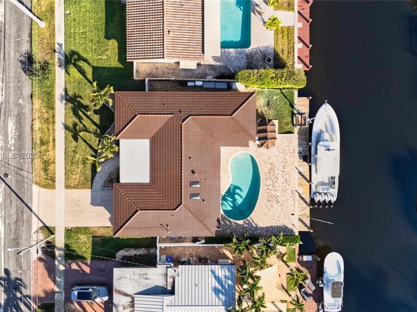 800 SE 3rd Ter, Pompano Beach FL 33060