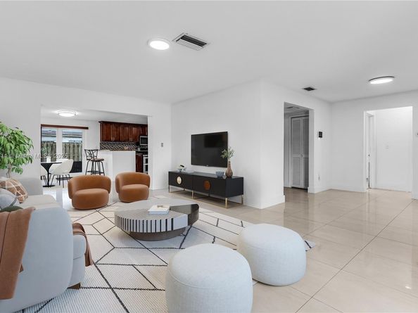 8310 NW 26th St, Sunrise FL 33322