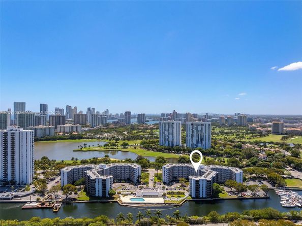 3401 N Country Club Dr 105, Aventura FL 33180