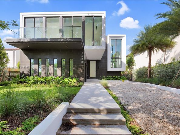 5630 Pine Tree Dr, Miami Beach FL 33140