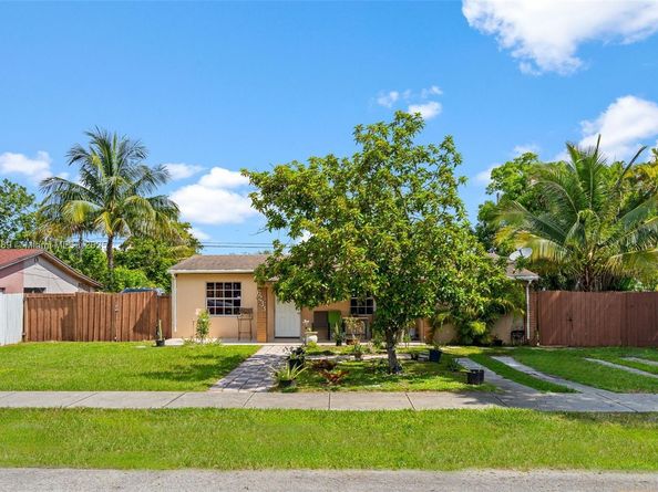 6233 Rodman St, Hollywood FL 33023