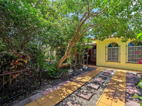 1712 SW 13th St, Miami FL 33145