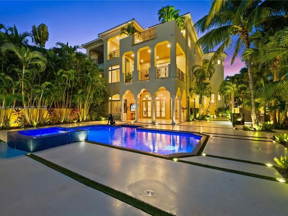 1530 Island Blvd, Aventura FL 33160