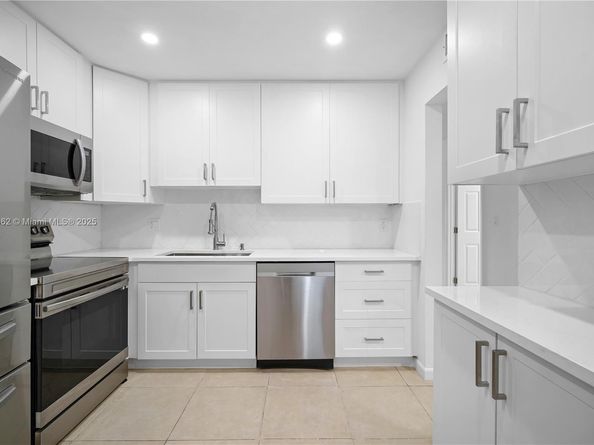 873 NE 195th St 107, Miami FL 33179