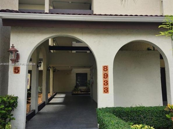 8933 SW 123rd Ct 108, Miami FL 33186