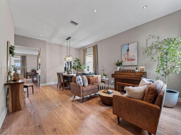 1150 Fairfield Meadows Dr, Weston FL 33327