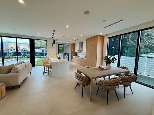 3200 Thomas Ave, Miami FL 33133