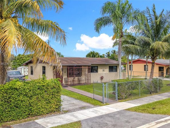 748 NW 2nd St, Florida City FL 33034