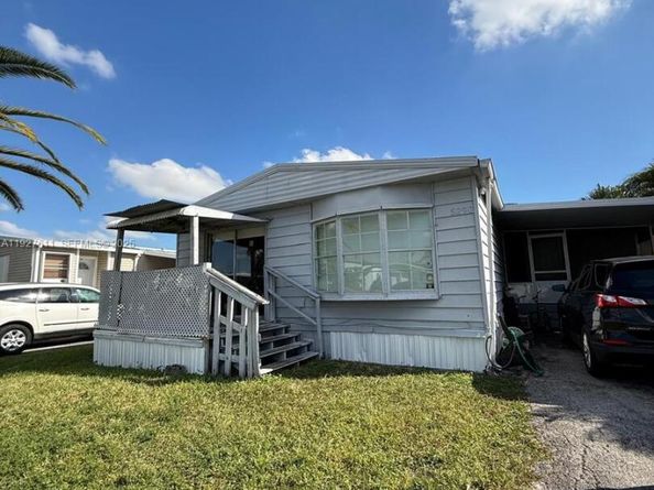 5290 SW 22nd Ter, Dania Beach FL 33312