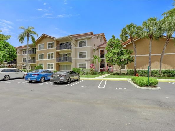 8721 Wiles Rd 101, Coral Springs FL 33067
