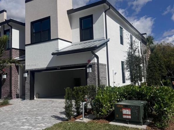 750 NW 82nd Ter, Plantation FL 33324