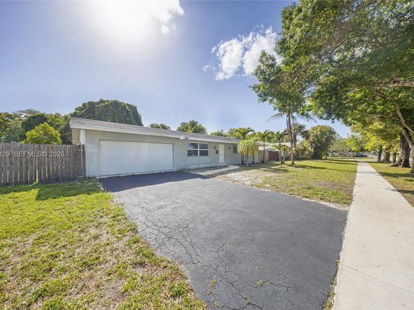 1320 NW 72nd Ave, Plantation FL 33313