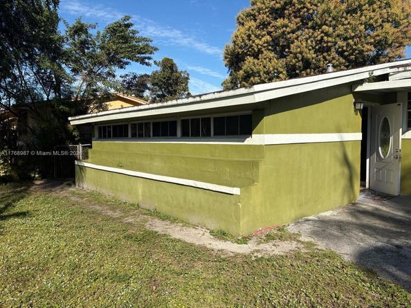 18001 NW 14th Ct, Miami Gardens FL 33169