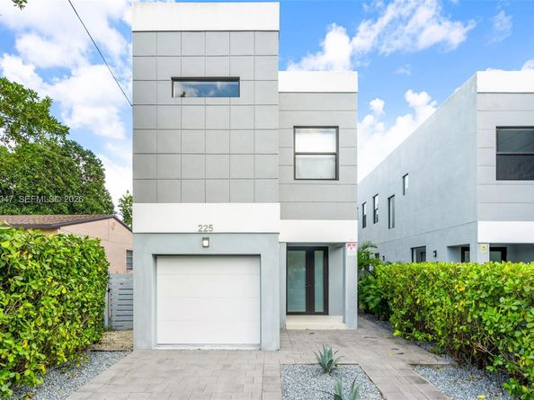 225 NW 40 Ct, Miami FL 33126