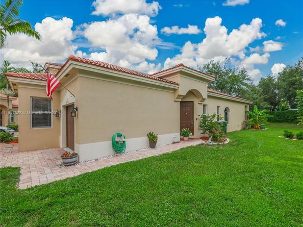 3910 NE 10th Dr, Homestead FL 33033