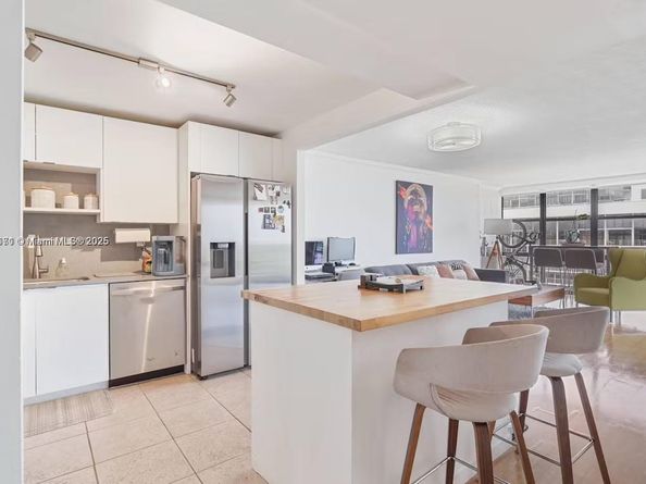 1901 Brickell Ave B1706, Miami FL 33129