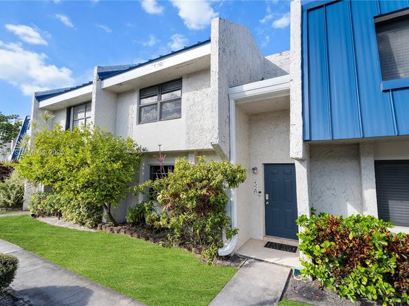 2528 N 38 Ave D32, Hollywood FL 33021