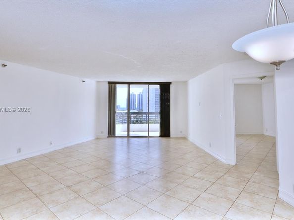 3500 Mystic Pointe Dr 1207, Aventura FL 33180