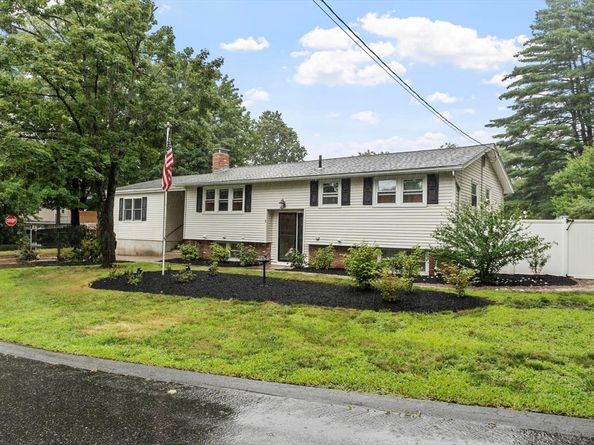 2 Stratton Dr, Hudson MA 01749