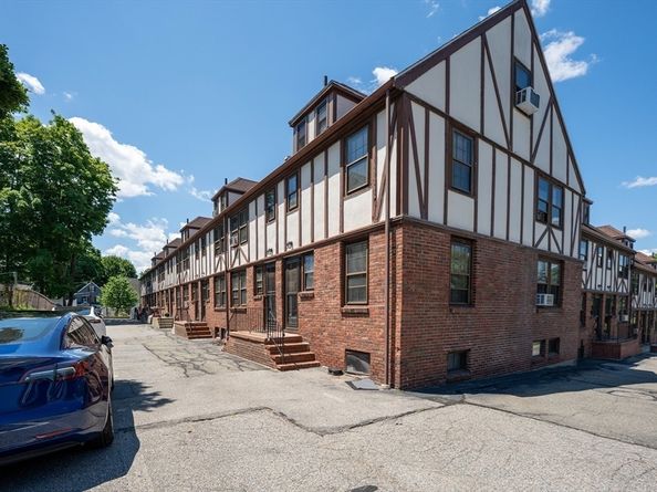 247 Washington St 11, Winchester MA 01890