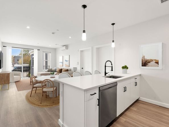 10 Somerset 402, Winthrop MA 02152