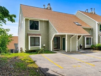 45 Lakeside Ave