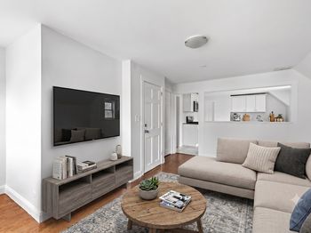 17 Forest Ave