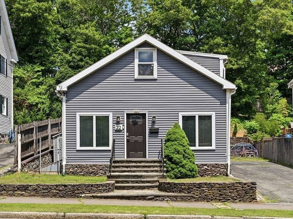 22 Cedar St, Wellesley MA 02482