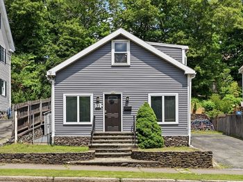 22 Cedar St