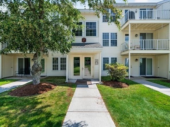 7 Thoreau Ct 8, Natick MA 01760